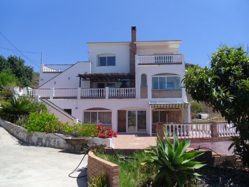 4 bedroom, 3 bathroom Villa, (build 270..