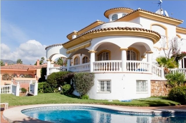 4 Bedrooms - Villa - Malaga - For Sale