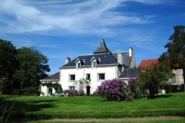 6 bedroom Character For Sale: 23400..