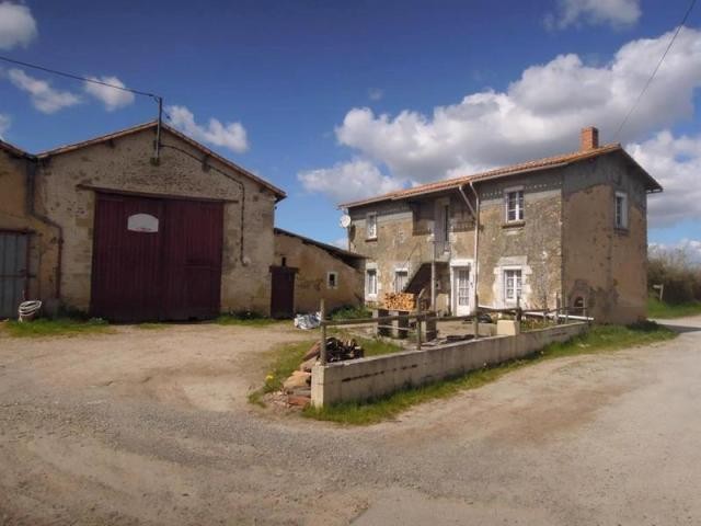 5 bedroom House For Sale: 86470 BENASSAY - 2