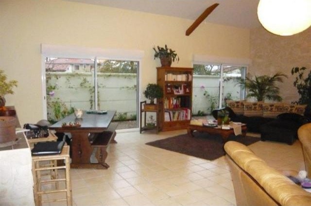 3 bedroom House For Sale: 86000 POITIERS - 2
