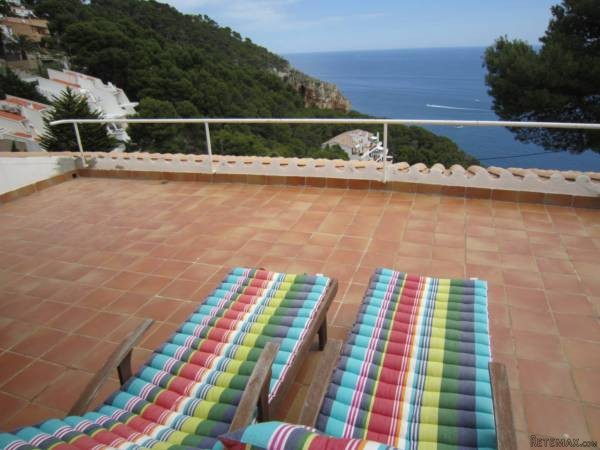 APARTMENT WITH SPECTACULAR SEA VIEWS IN..