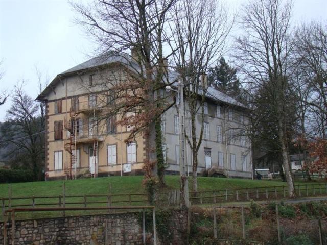 Castle For Sale: 63250 ARCONSAT - 2