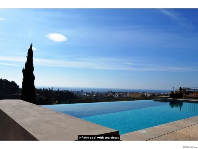 Villa for sale in Los Flamingos..