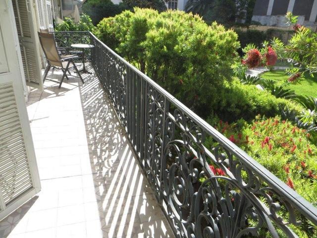 Outstanding three bed in Carre d'Or - 2