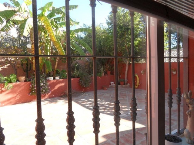 Town House - A 3 bedroom, 2 bathroom.. - 2