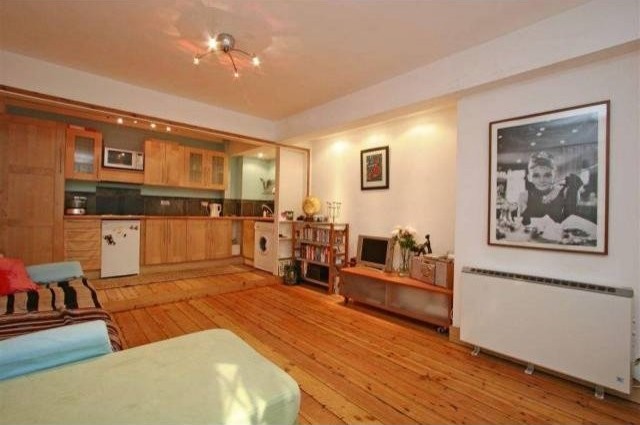 Trinity Court, Grays Inn Road.. - 2