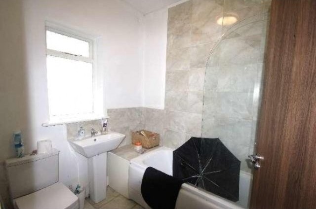 2 Bed Flat/Apartment To Let in London - 2