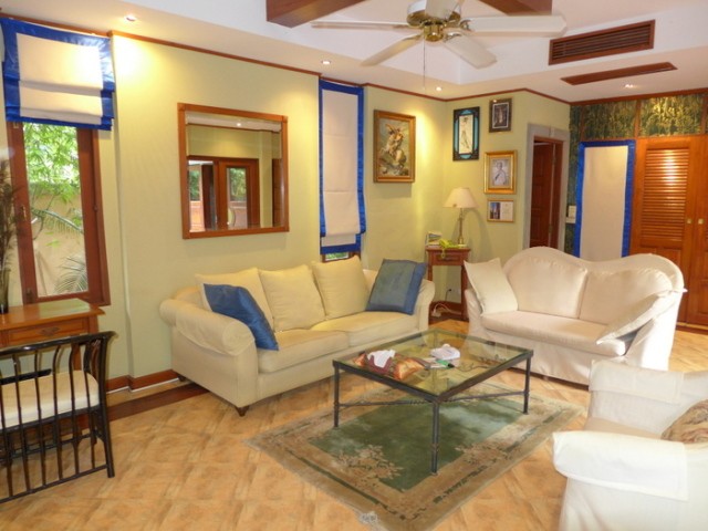 Chateau Dale: 3 bedroom pool villa.. - 2