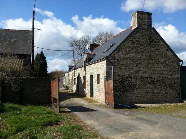 Longere, Land, Outbuildings