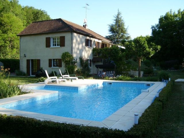 Very Well-Maintained 3 Bedroom..