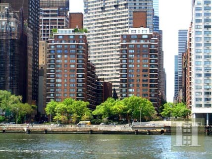 2 bedroom Apartment For Sale: 60 SUTTON..
