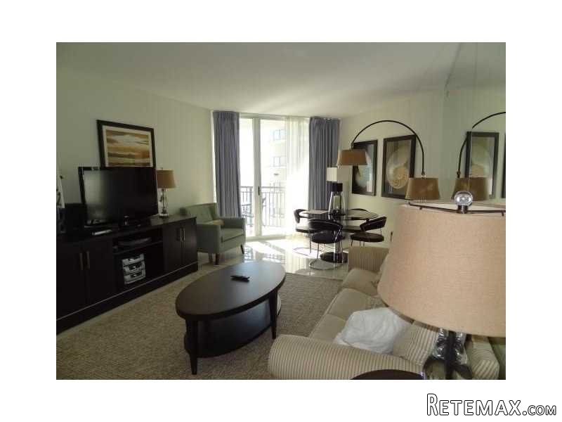 2 bedroom Flat For Sale: 17375 Collins.. - 2