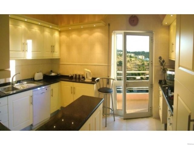 BEAUTIFUL 3 BED APARTMENT