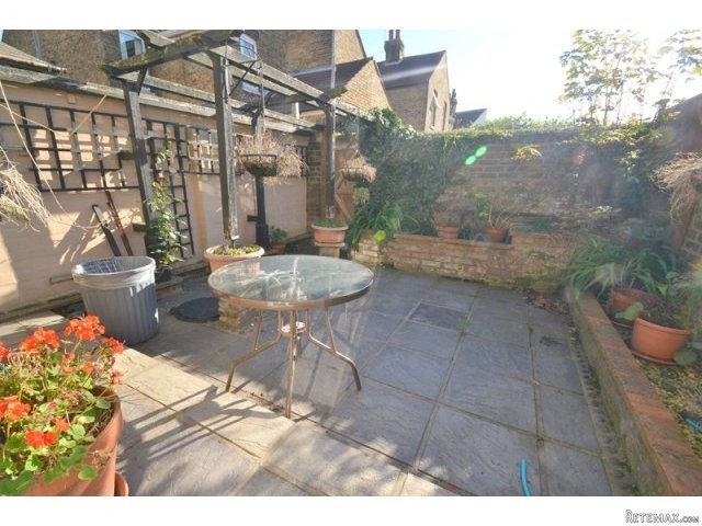 2 bedroom house in SHEERNESS - 2