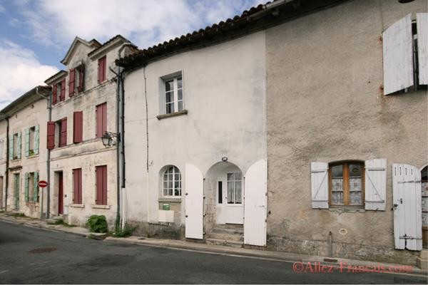 Riberac (24) - Fully renovated 3 bed.. - 2
