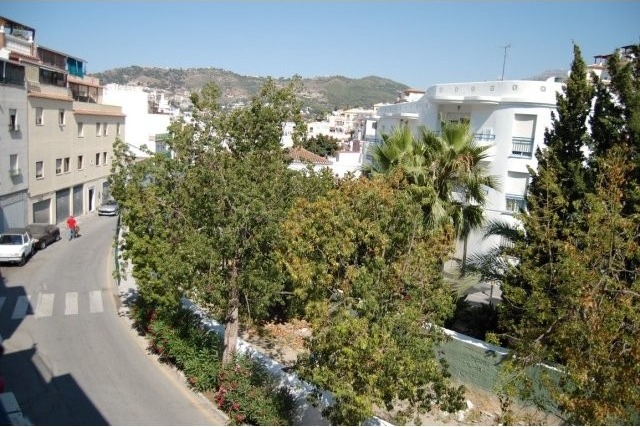 A 3 bedroom Apartment Walking Distance..