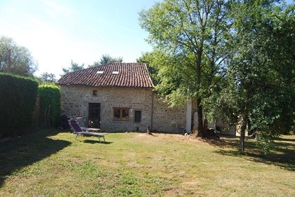 Belle maison en pierre avec jardin..