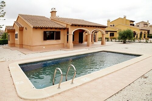 LARGE 3 BED BUNGALOW STYLE VILLA WITH..