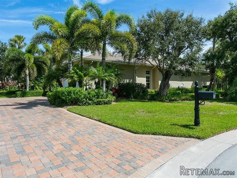 3 bedroom House For Sale: 916 Cove..