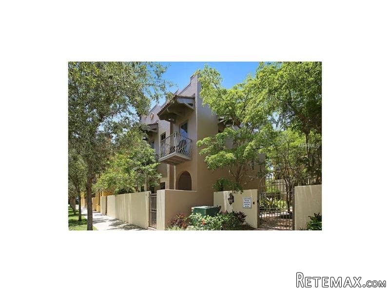 3 bedroom Town House For Sale: 1521 Oak..