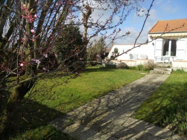 4 bedroom House For Sale: 79000 NIORT - 2