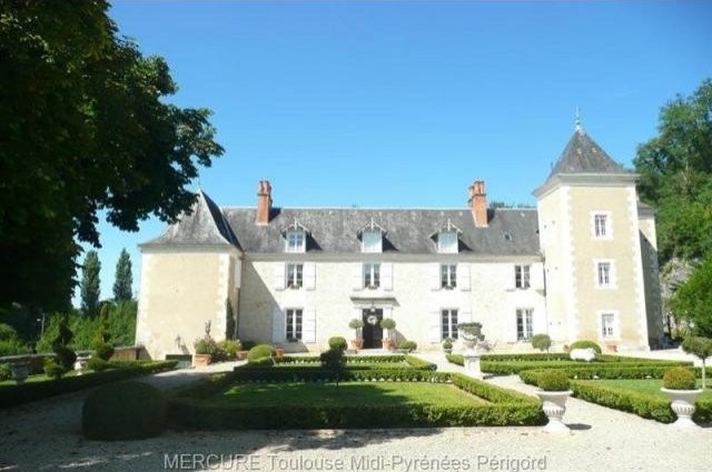 9 bedroom Castle For Sale: 24640..