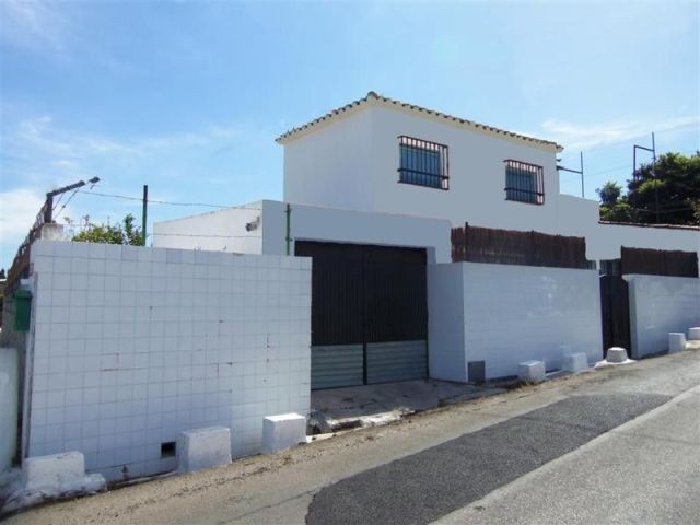 Villa - A 3 bedroom, 1 bathroom country..