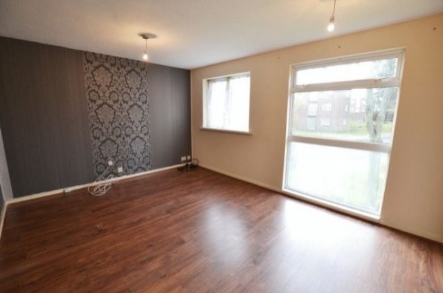1 Bed Flat/Apartment To Let in..