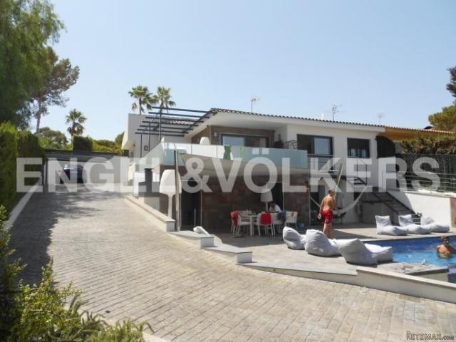 Luxury detached villa recently..