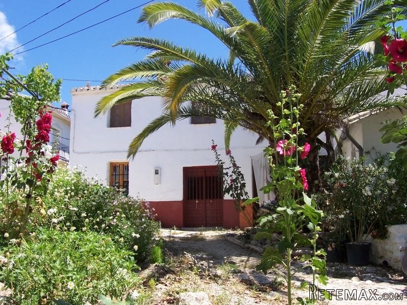 3 bedroom, 1 bathroom Finca/Country..