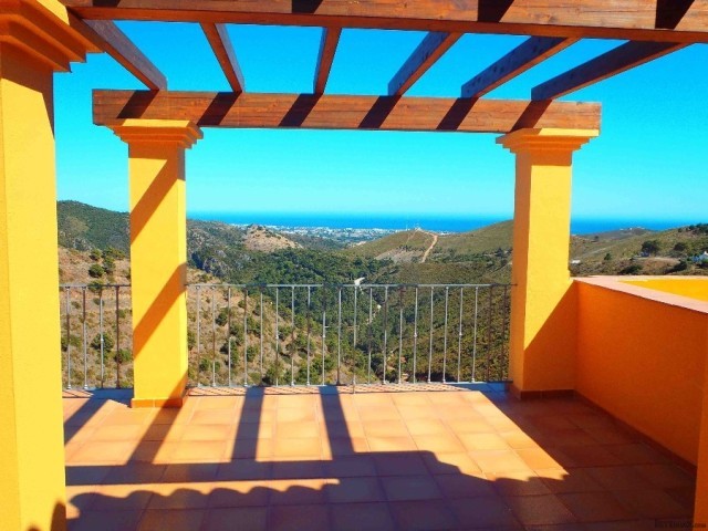 Three Bedroom Townhouse, Benalhavis - 2