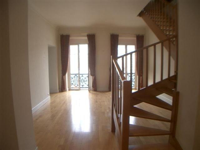 Highly impressive three bed in Port - 2