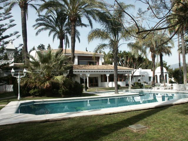 VILLA FOR SALE IN GUADALMINA BAJA