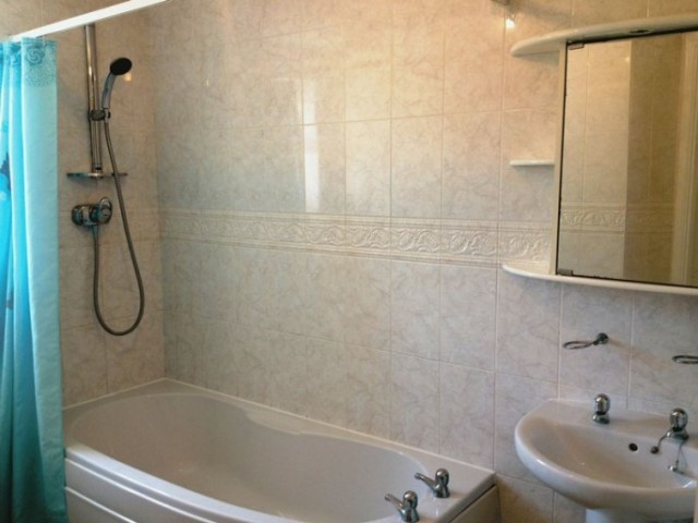 2 Bed Flat/Apartment To Let in..