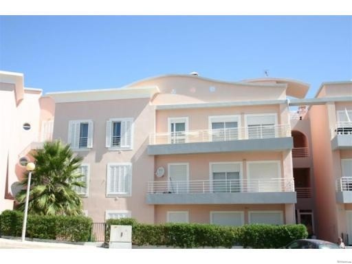 BEAUTIFUL 3 BED APARTMENT - 2