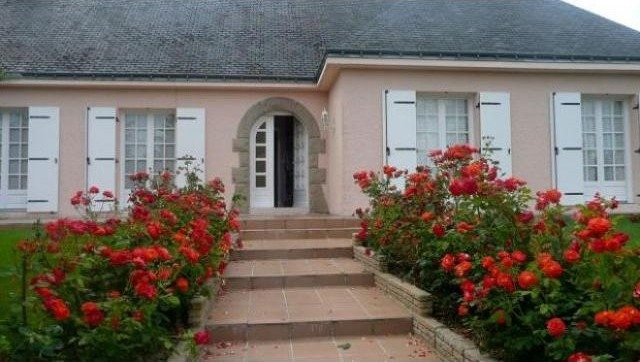 House and Garden in Perfect Condition - 2