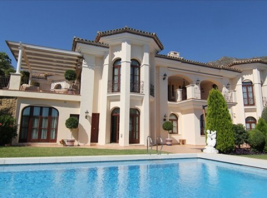Villa for sale in The Golden Mile..