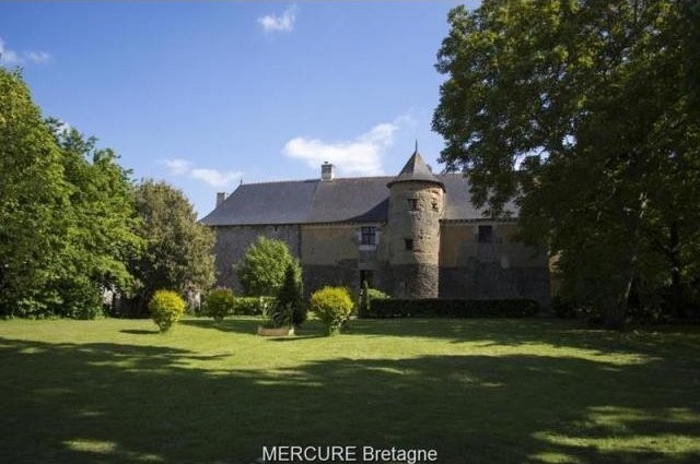 4 bedroom Manor House For Sale: 35190..