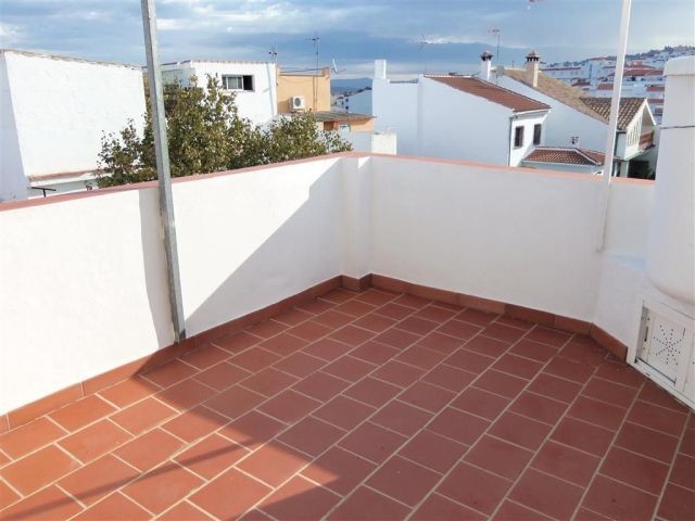 Town House - Very charming 3 bedroom, 1.. - 2