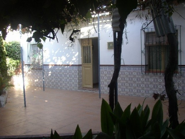 Villa - Spacious village house situated..