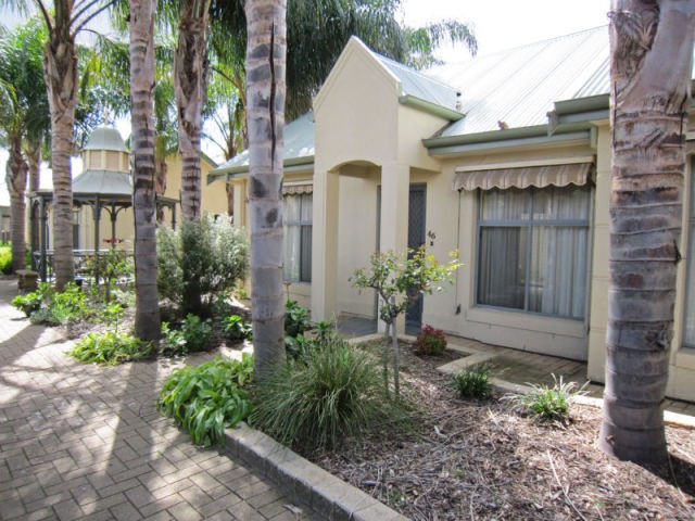 Corner unit located in tranquil part of..