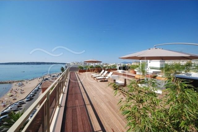 Superb Waterfront Penthouse in Cannes..