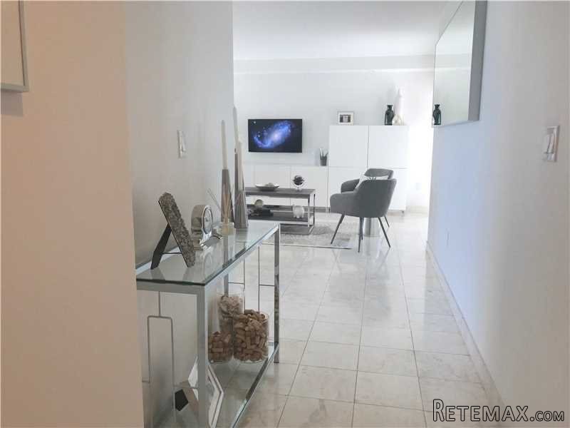2 bedroom Flat For Sale: 151 SE 15th Rd.. - 2
