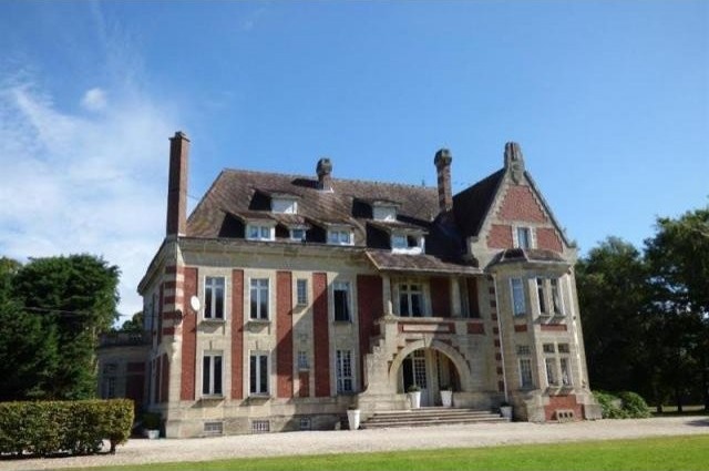 10 bedroom Manor House For Sale: 80700..