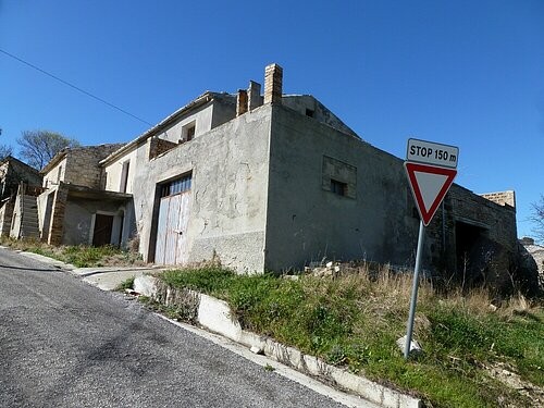 2 attahced properties to restore in a.. - 2