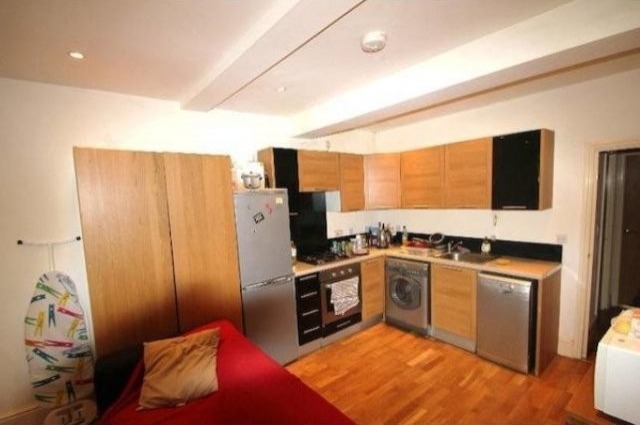 3 Bed Flat/Apartment To Let in London