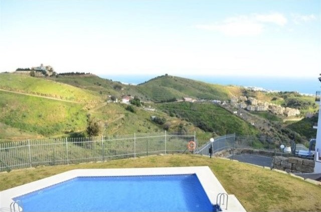 2 Bed Apartment for sale in Calahonda