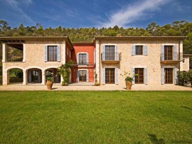 Manorial country estate with panoramic..