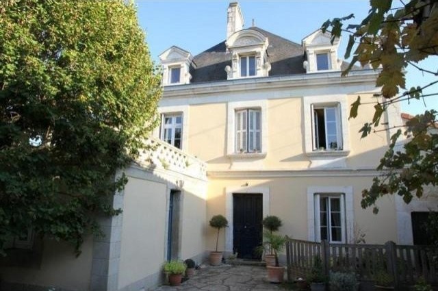 10 bedroom House For Sale: 86440.. - 2